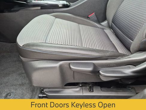 Used 2025 Chevrolet Trax LT w/ LT Convenience Package FWD image 19
