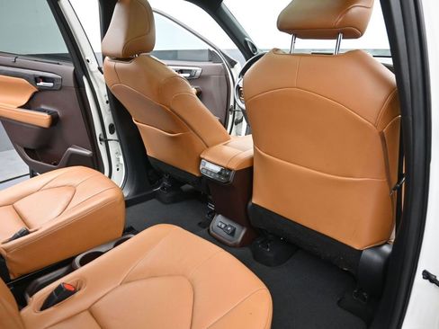 Used 2020 Toyota Highlander Platinum image 10