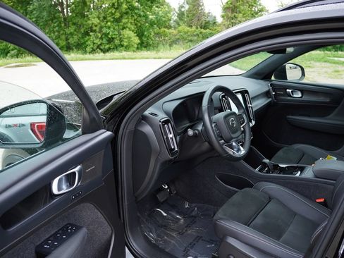 Used 2023 Volvo XC40 Recharge Ultimate w/ Protection Package Premier AWD/4WD image 13