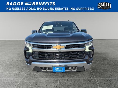Used 2023 Chevrolet Silverado 1500 LT w/ Z71 Off-Road Package AWD/4WD image 9