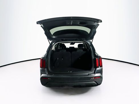 Used 2023 Kia Sorento LX image 28