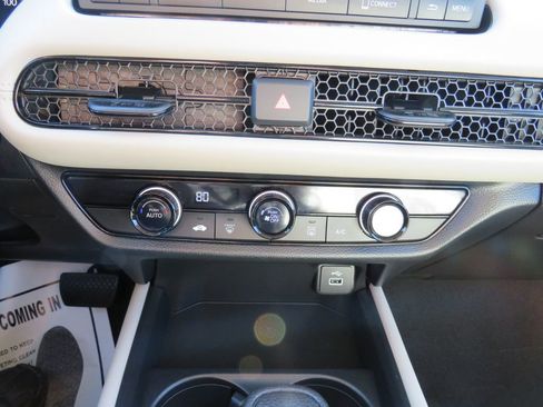 Used 2023 Honda HR-V LX image 16