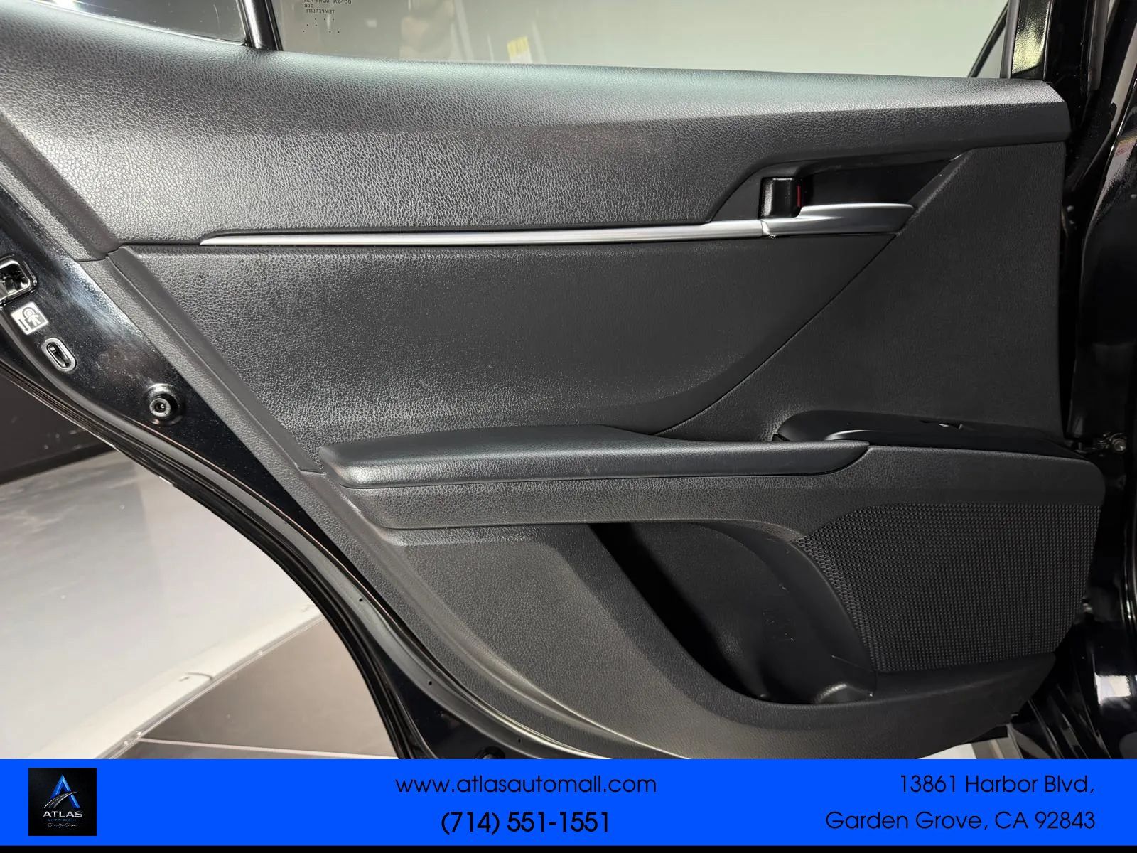 Used 2018 Toyota Camry SE w/ Moonroof Package FWD image 16