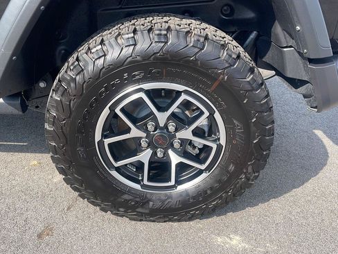 Certified 2025 Jeep Wrangler Rubicon AWD/4WD image 14