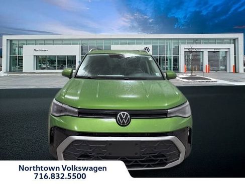 New 2025 Volkswagen Taos SE image 2