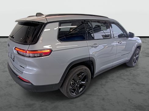 Used 2024 Jeep Grand Cherokee L Limited w/ Black Appearance Package AWD/4WD image 4