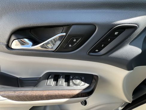 Used 2022 GMC Acadia Denali w/ Denali Ultimate Package image 29