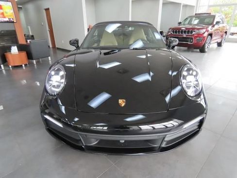 Used 2022 Porsche 911 Carrera 4 AWD/4WD image 9