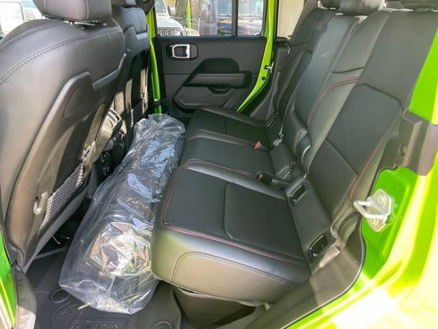 New 2025 Jeep Gladiator Rubicon w/ Convenience Group image 32