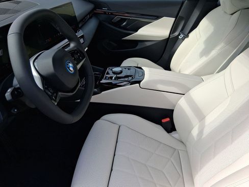 New 2026 BMW i5 eDrive40 w/ Premium Package image 21