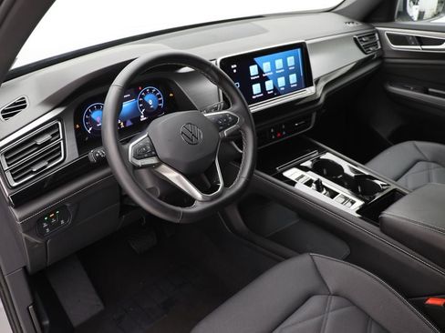 Used 2025 Volkswagen Atlas Cross Sport SE image 15