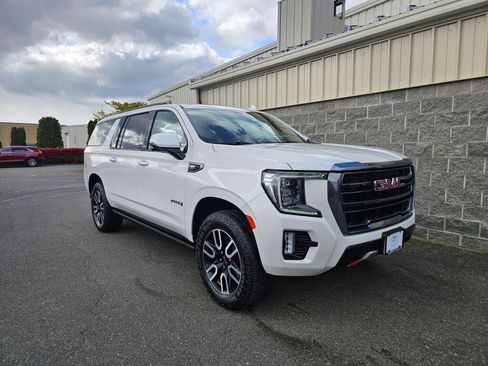 Used 2024 GMC Yukon XL AT4 w/ Technology Package AWD/4WD image 10