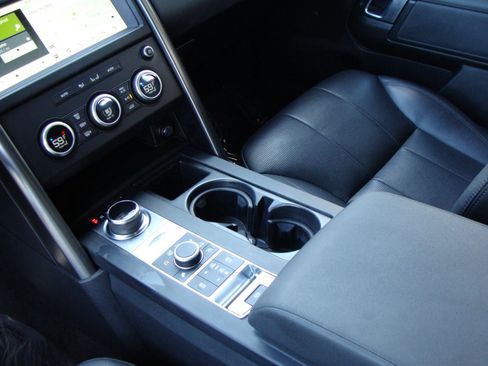 Used 2020 Land Rover Discovery Landmark image 18