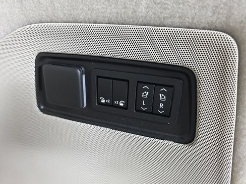 Used 2022 Cadillac Escalade Premium Luxury Platinum AWD/4WD image 34