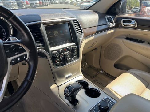 Used 2015 Jeep Grand Cherokee Overland w/ Advanced Technology Group AWD/4WD image 35