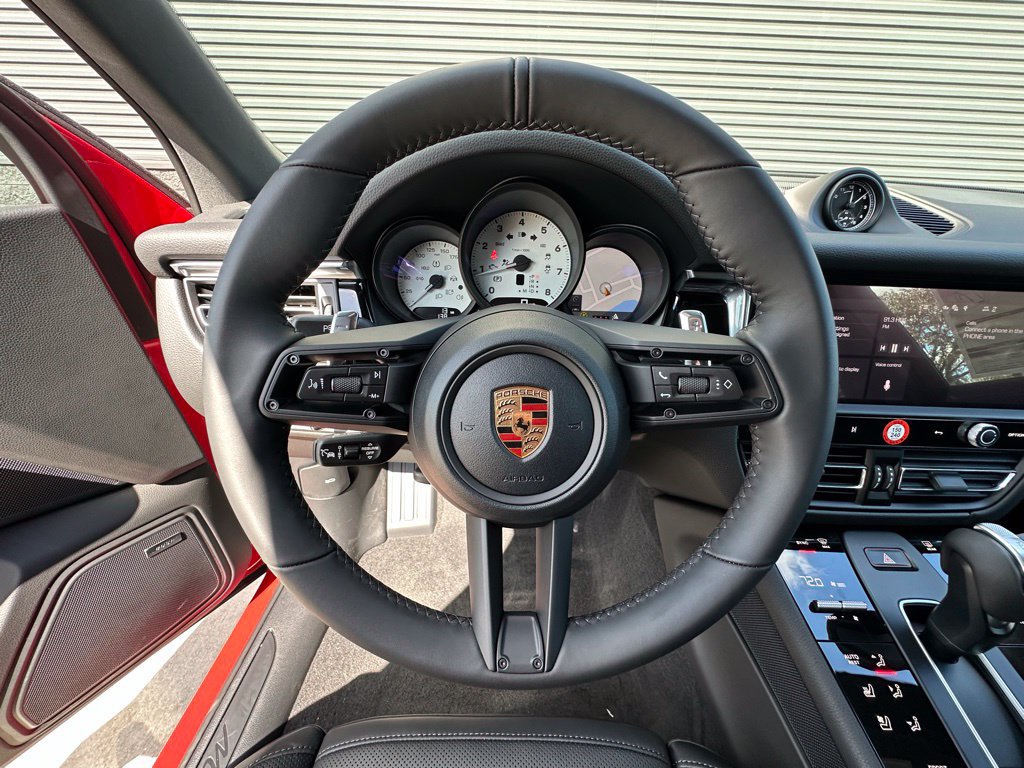 Certified 2026 Porsche Macan AWD/4WD image 16