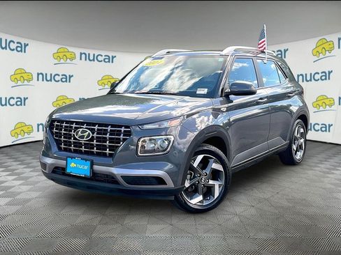 Used 2024 Hyundai Venue SEL FWD image 3