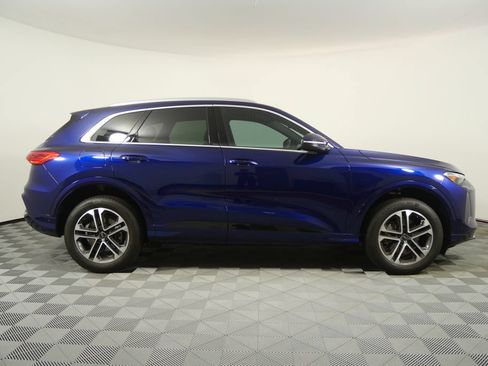 Used 2025 Audi Q5 Premium AWD/4WD image 2