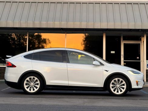 Used 2018 Tesla Model X 100D image 5