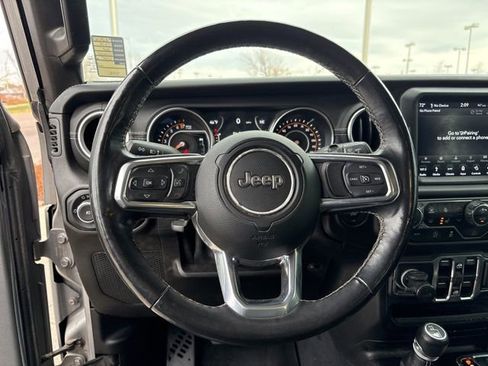 Used 2019 Jeep Wrangler Unlimited Sahara w/ Uconnect 4C Nav & Sound Group image 10