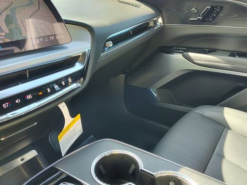 New 2026 Cadillac Lyriq Premium Luxury image 22