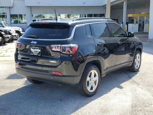 Used 2023 Jeep Compass Latitude image 5