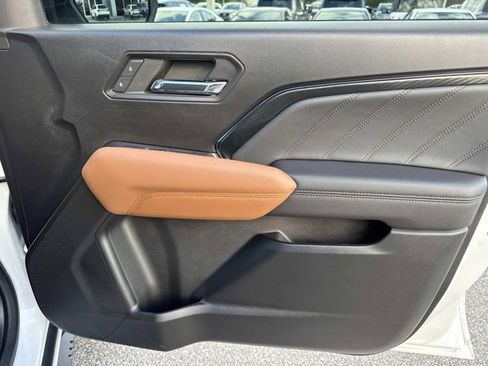 Used 2024 GMC Canyon AT4 image 16