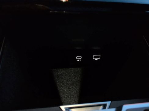 Used 2024 Land Rover Range Rover Sport SE image 32