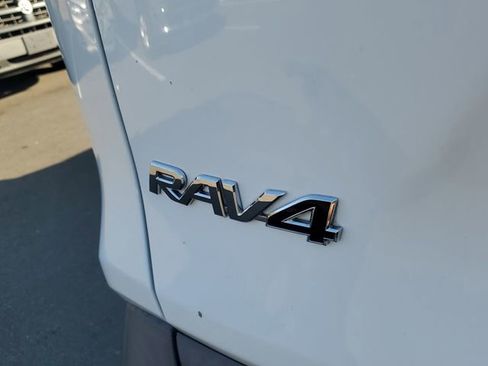 Used 2020 Toyota RAV4 XLE image 7