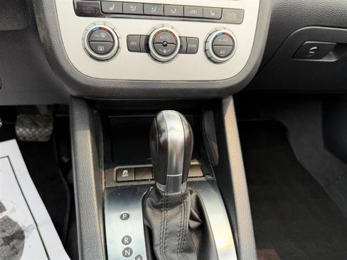 Used 2014 Volkswagen Eos Komfort FWD image 23