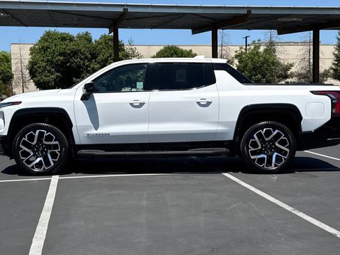 Used 2025 Chevrolet Silverado EV RST AWD/4WD image 14