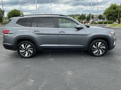 Used 2025 Volkswagen Atlas SE AWD/4WD image 2