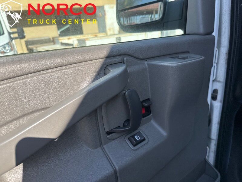 Used 2017 Chevrolet Express 2500 RWD image 18