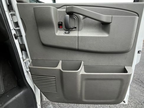 Used 2024 Chevrolet Express 3500 LT w/ LT Preferred Equipment Group image 17