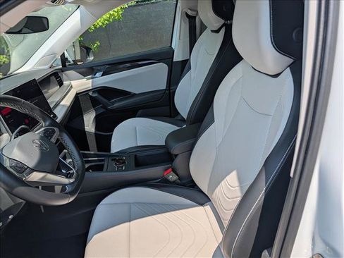 Certified 2025 Volkswagen Tiguan SE AWD/4WD image 26
