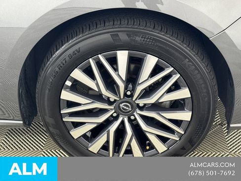 Used 2025 Nissan Altima 2.5 SV FWD image 16