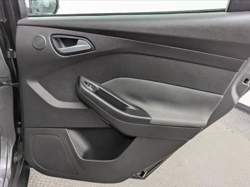 Used 2016 Ford Focus Titanium w/ Titanium Technology Package image 19