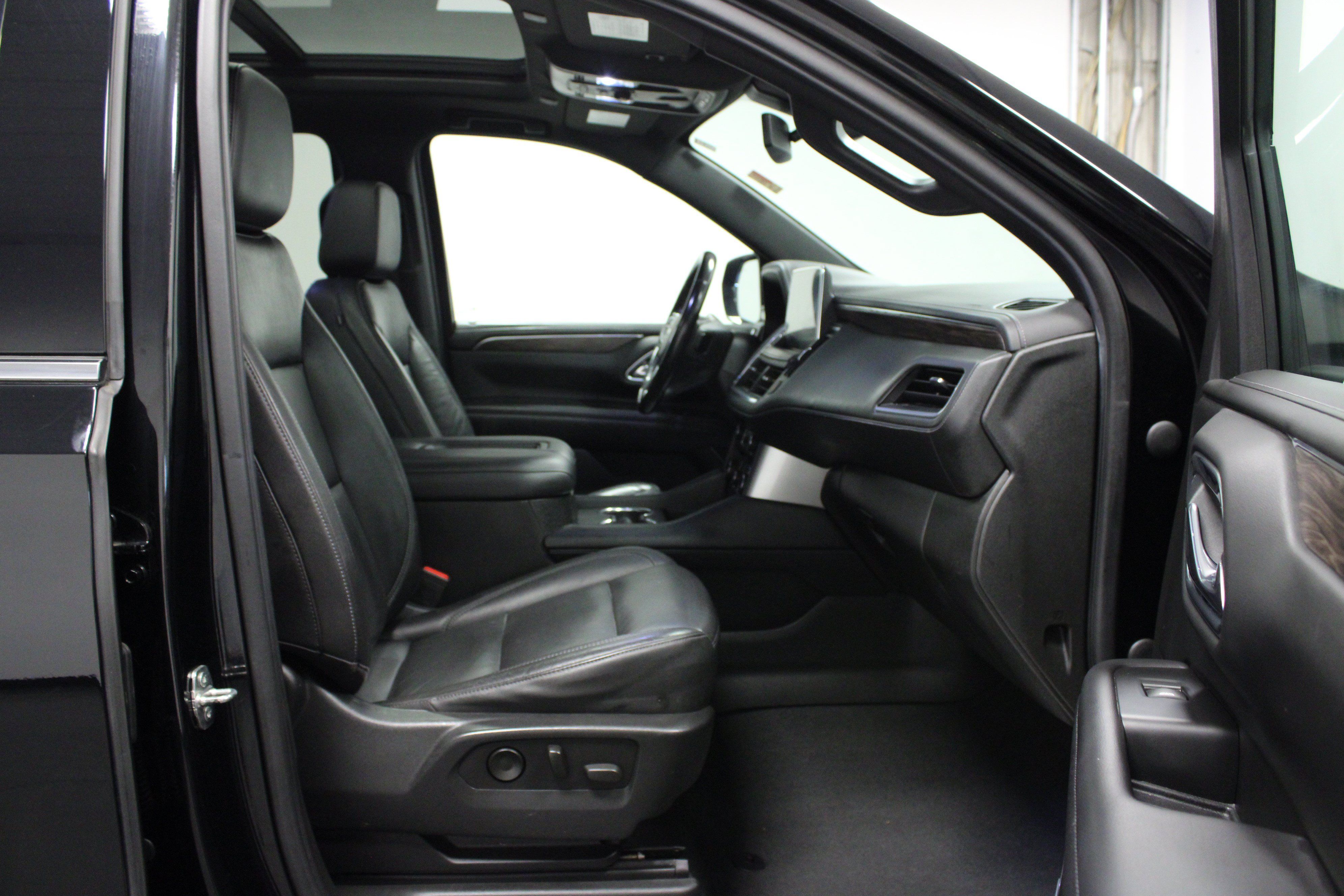 Used 2021 Chevrolet Suburban LT w/ LT Signature Package AWD/4WD image 17