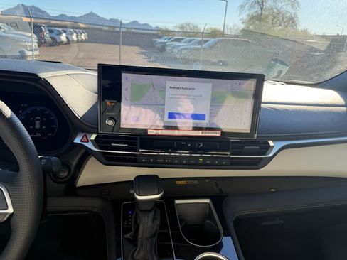 Used 2025 Toyota Sienna Platinum image 21