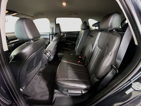 Used 2024 Kia Sorento S image 25