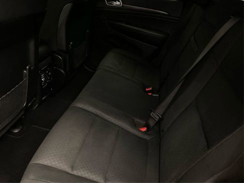Used 2019 Jeep Grand Cherokee Laredo w/ 18" Wheel & 8.4" Radio Group AWD/4WD image 11