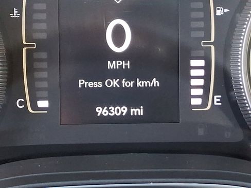 Used 2019 Jeep Cherokee Latitude Plus w/ Cold Weather Group image 19