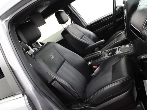 Used 2014 Chrysler Town & Country S FWD image 24