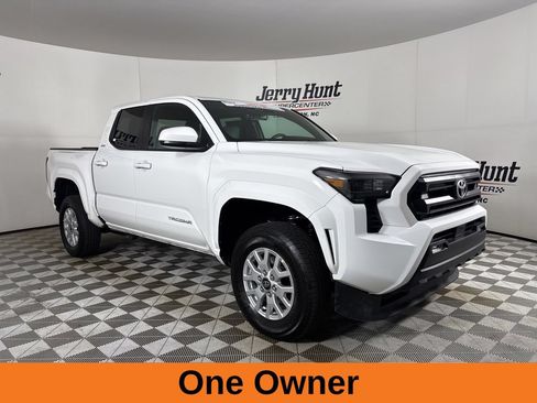 Used 2026 Toyota Tacoma SR5 AWD/4WD image 4
