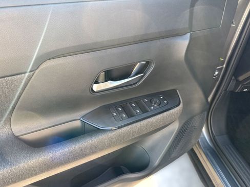 Used 2025 Nissan Kicks SV image 11