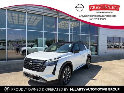 New 2026 Nissan Pathfinder Platinum image 1