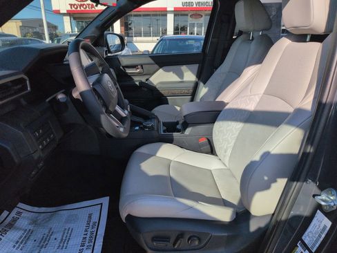 Used 2024 Toyota Tacoma Limited AWD/4WD image 9