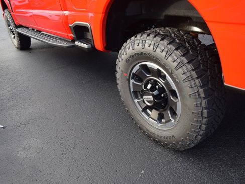 Used 2024 Ford F250 Lariat w/ Tremor Off-Road Package AWD/4WD image 4