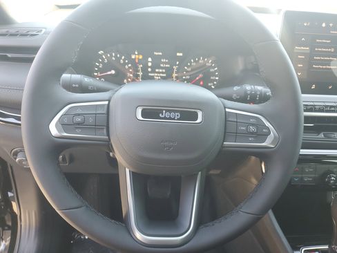 New 2026 Jeep Compass Latitude image 11