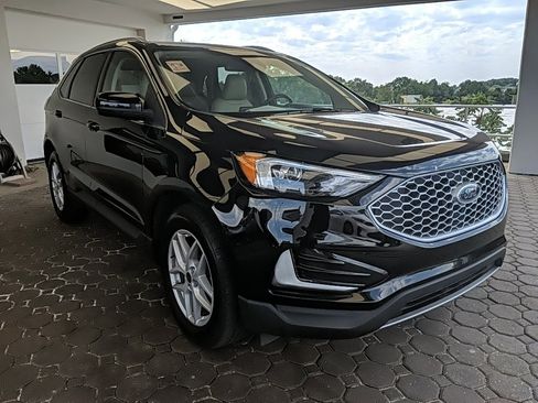Used 2023 Ford Edge SEL image 3
